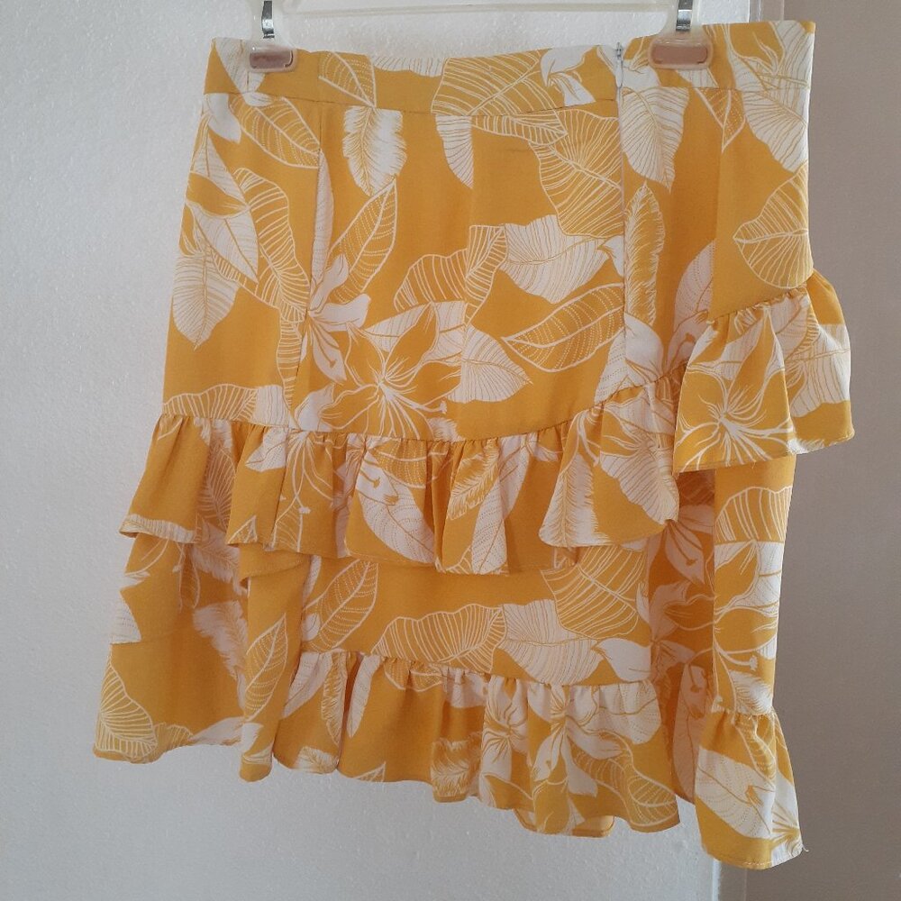 In Style Chic Woman skirt and top yellow color - Picture 3 of 11